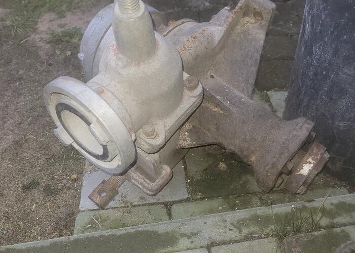 Grajewo ogłoszenia: Pompa do wody. Bez napędu. Zamienię na sprawne czesci do komara,...